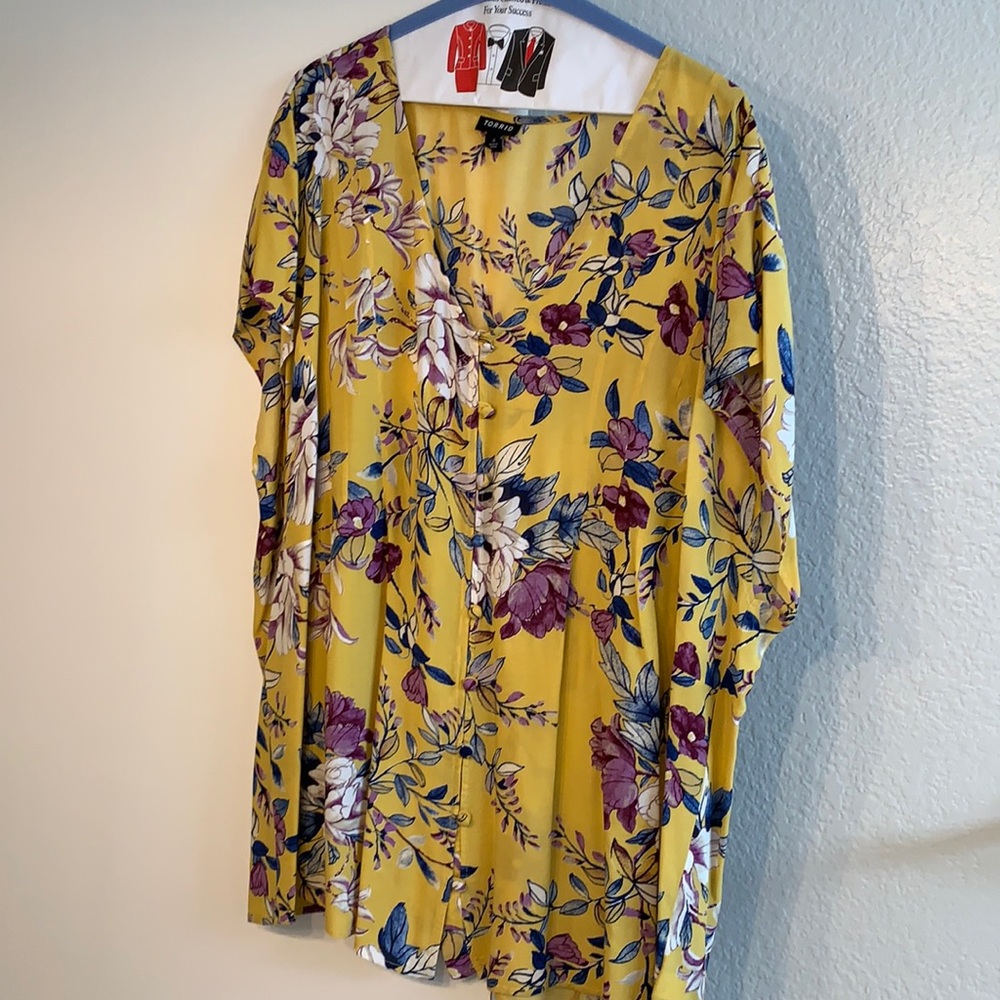 Torrid yellow floral blouse, size 3